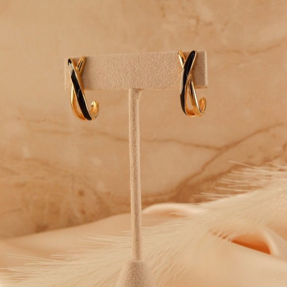 SOLD Vintage Black and Gold Trifari Pierced Earrings - Picture 5 of 10